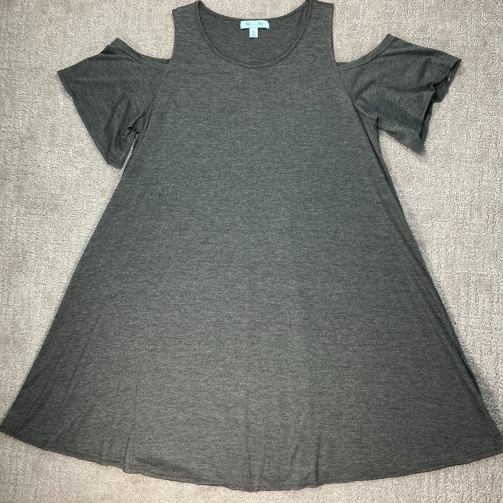 She & Sky Gray Short Sleeve Cold Shoulder Dress Size Small Soft Knee length